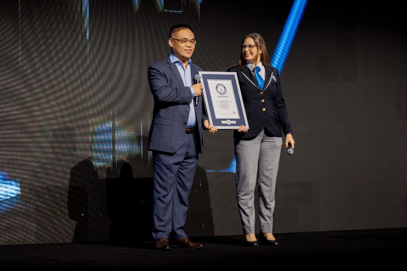 HONOR تطلق هاتفها القابل للطي HONOR Magic V5 في حدث إقليمي مميز في دبي