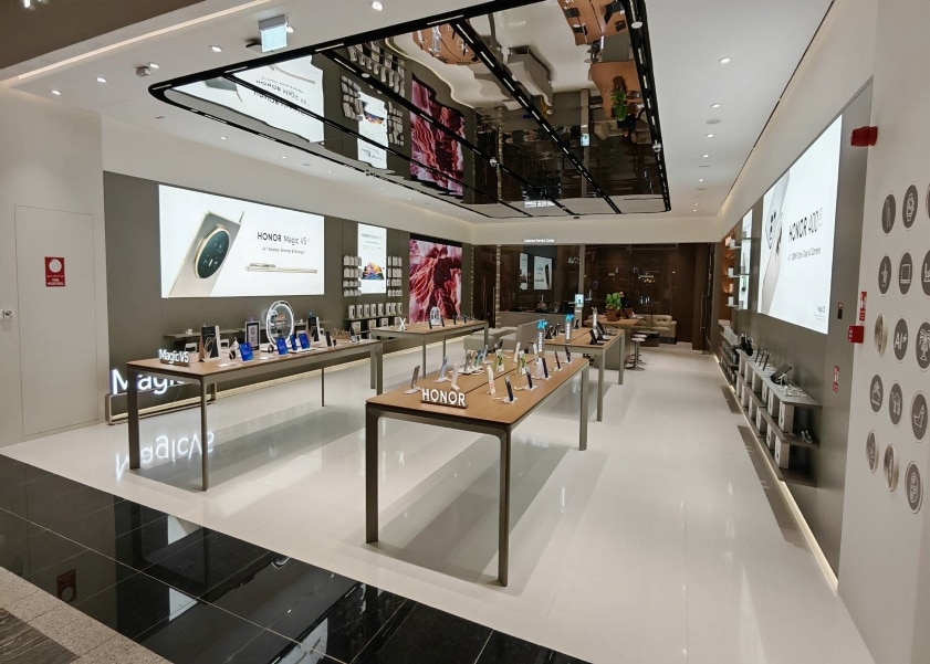 تعلن HONOR عن افتتاح متجر تجربة جديد في ريم مول بأبوظبي مع إقامة احتفال ضخم في 29 أغسطس