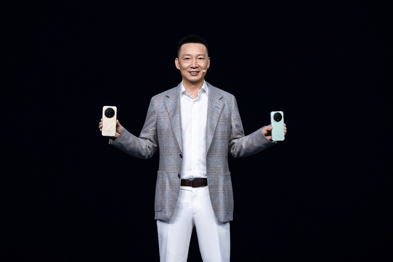 开新局见未来 荣耀发布首款自进化AI原生手机荣耀Magic8系列