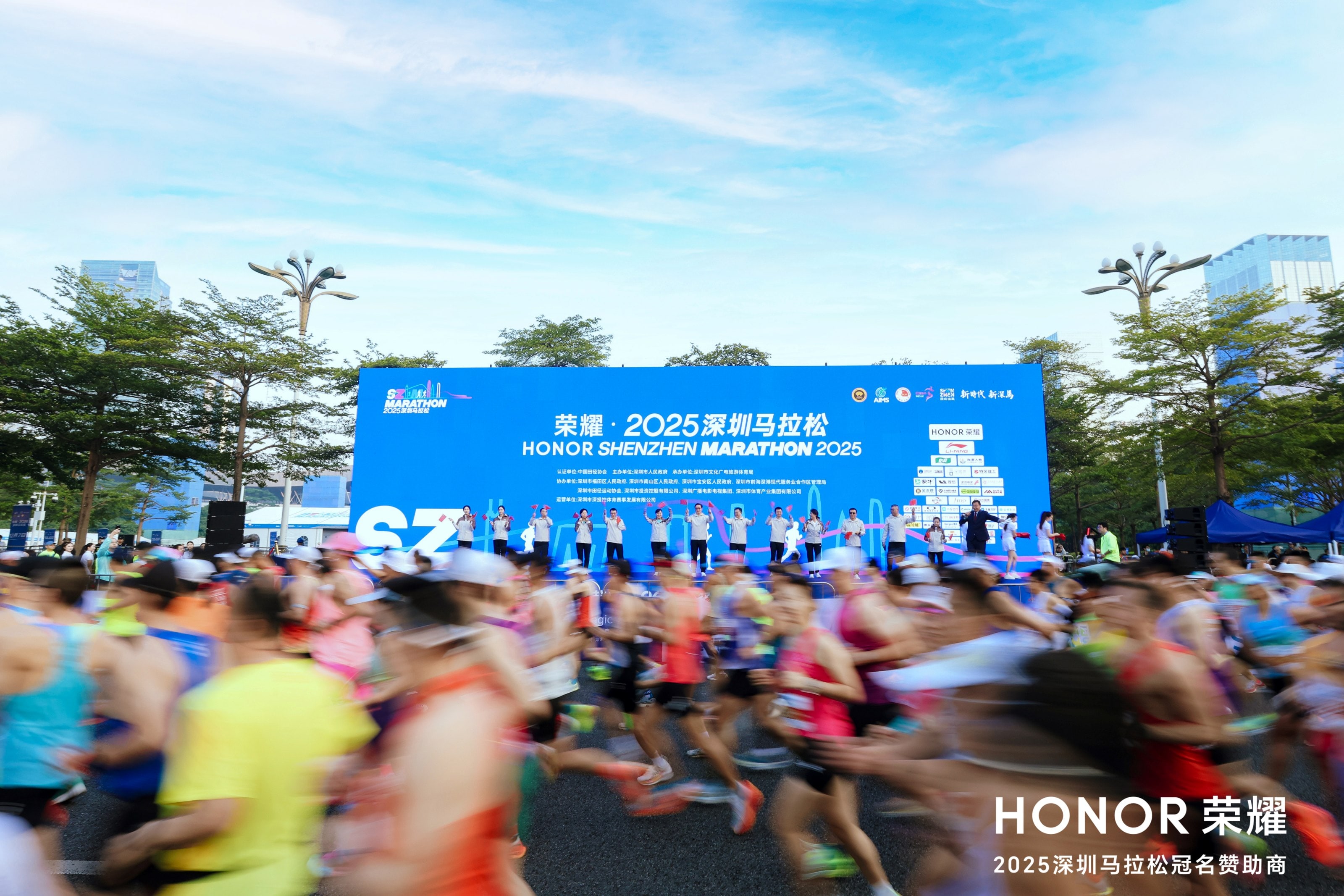 荣耀以AI技术驱动体育创新,护航2025深圳马拉松圆满收官 1