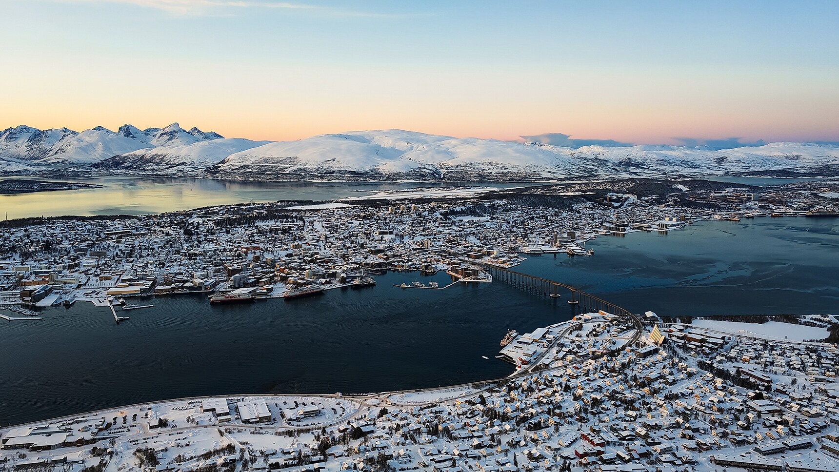 荣耀Magic4 Pro 高规格广角主摄 高技艺影像主角