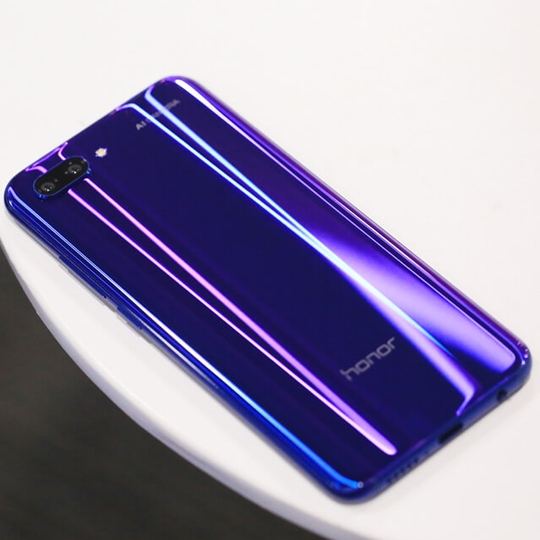 HONOR 10, 2018-2019 EISA Lifestyle Akıllı telefonu seçildi