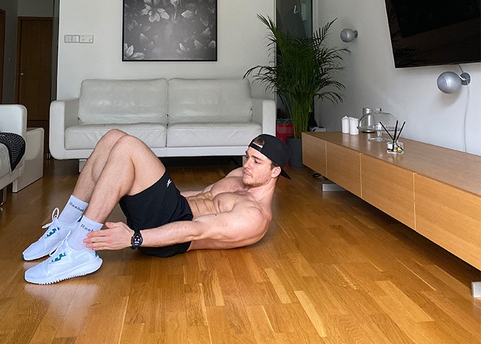 Cvičí celé Česko. HONOR odstartoval domácí online workout se známými fitness trenéry