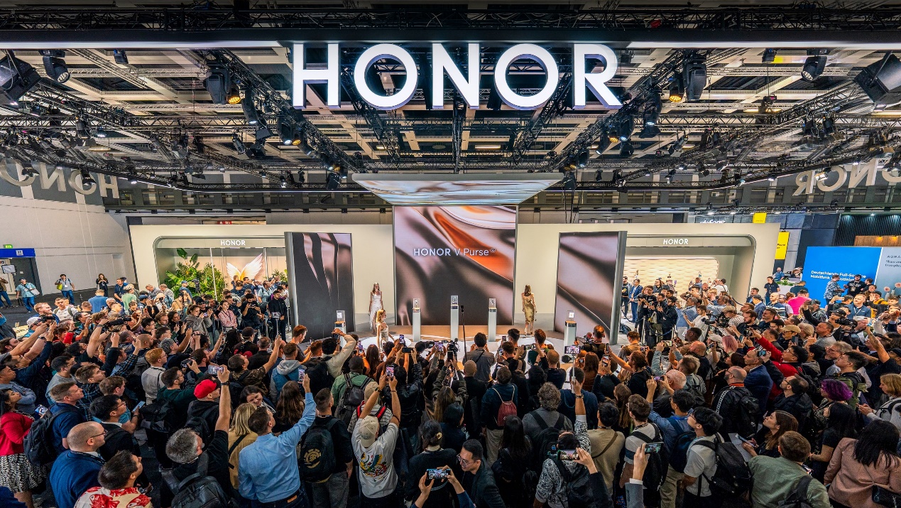 HONOR Wins Kantar BrandZ Inspirational Star of Innovation, Tops BrandGrow China's Top 100 Emerging Brands