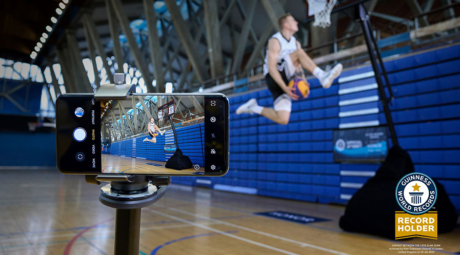 HONOR partners with Guinness World Records for a record-breaking moment captured on the HONOR Magic5 Pro