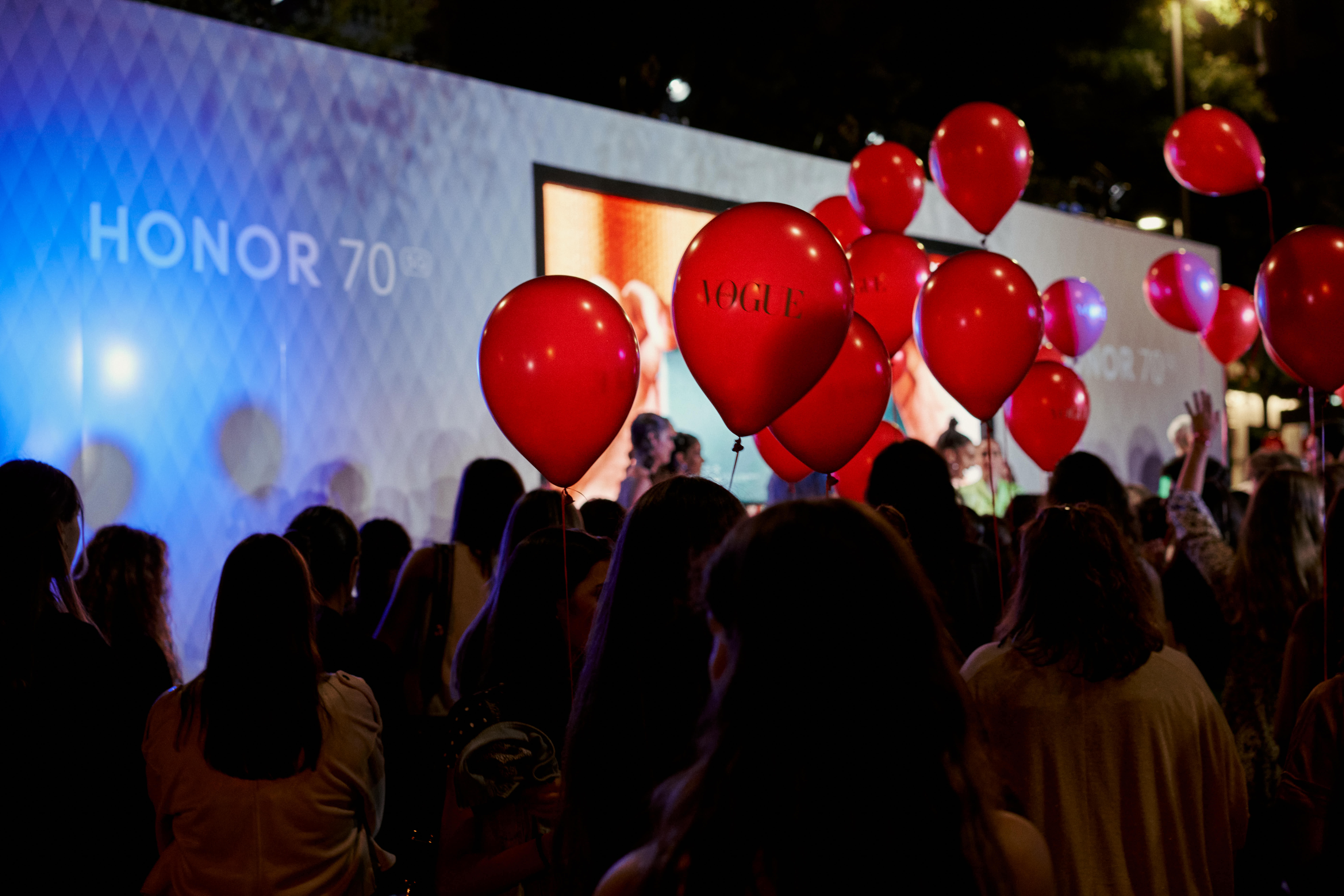 HONOR Joins the Vogue Fashion Night Out 2022 in Spain