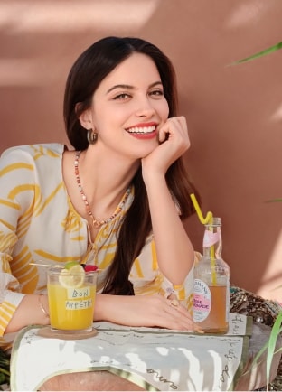 256GB Super-large storage capacity. Years of precious memories. 20