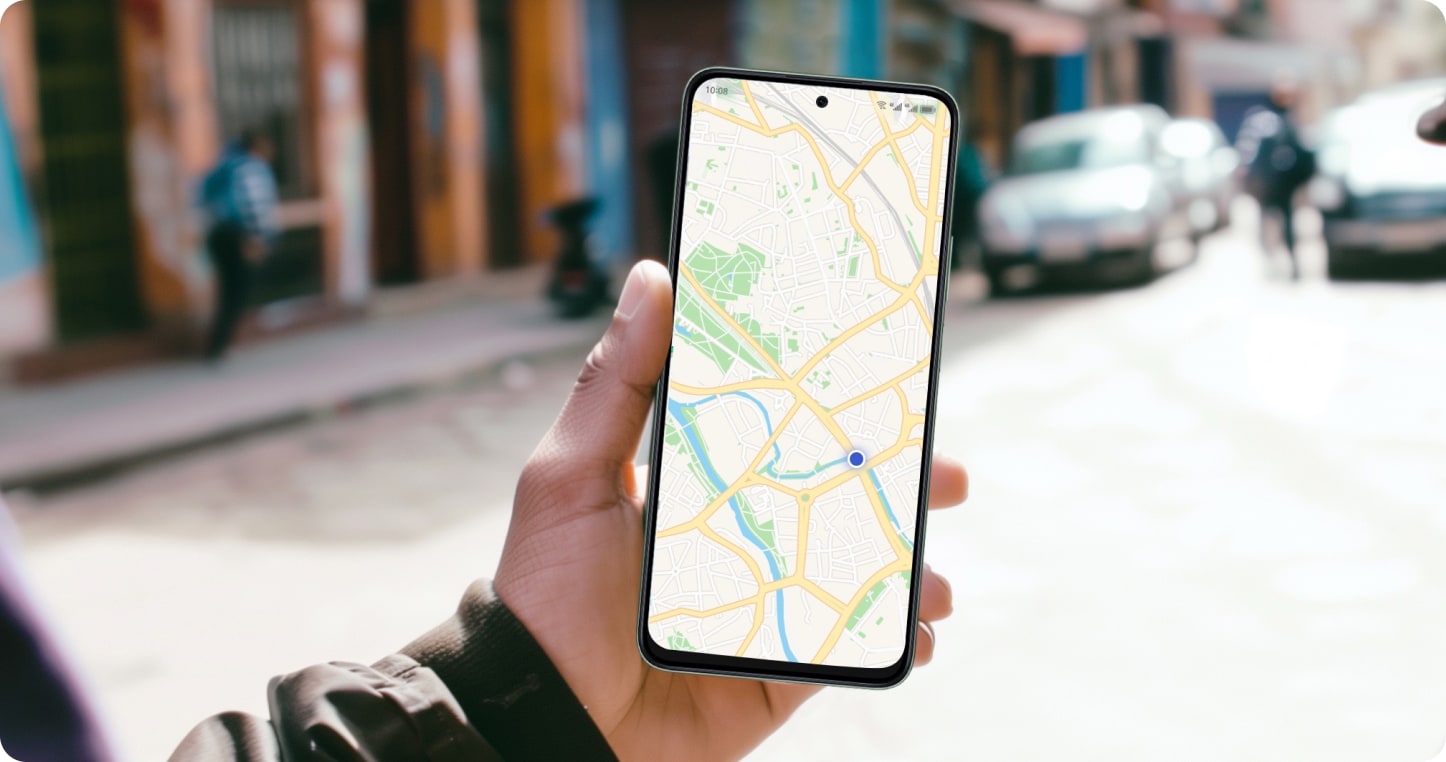 With 850-nit peak brightness, the screen remains clear under intense outdoor light for navigation, messages, and videos.