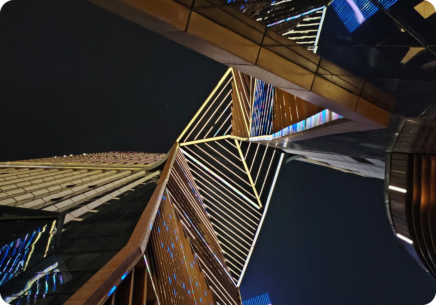 كاميرا 108MP فائقة الوضوح مع وضع تصوير ليلي بالذكاء الاصطناعي 2