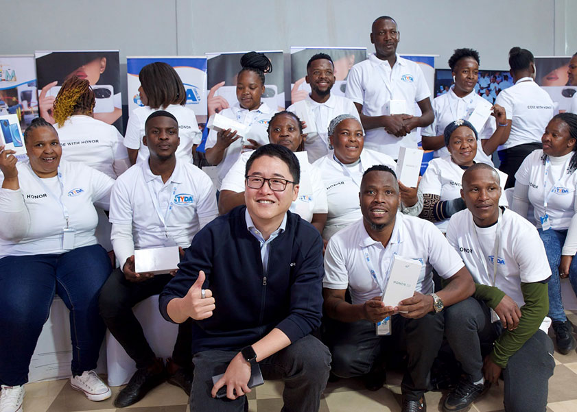 HONOR Technologies Africa Donates R300,000 Worth of Devices to the Technology Youth Development Agency as Part of the Growing Popularity of its Code with HONOR Program